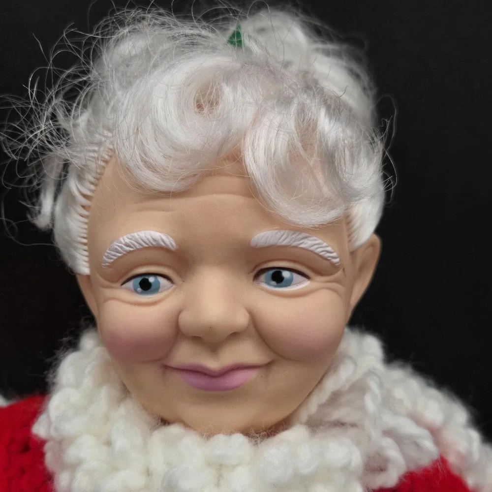 VtgMr & Mrs Santa Claus Dolls Crochet Outfit Christmas Decor Holidays Grannycore